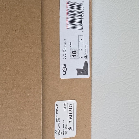 UGG Boot - Picture 3 of 3